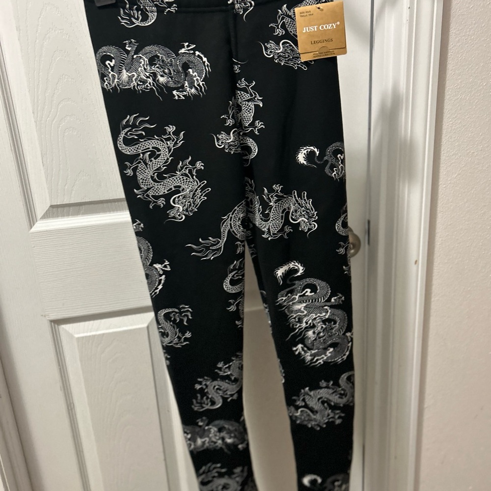 "Just Cozy" Dragon Print Leggings - Black & White